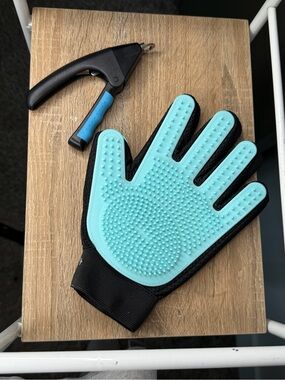 Pet Grooming Glove in Aqua and Black and Nail Clippers
